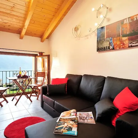 Sleeps 6 Pool Apartament Musso