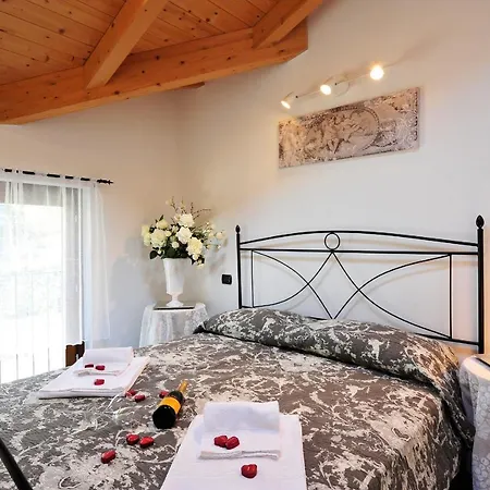 Sleeps 6 Pool Apartament